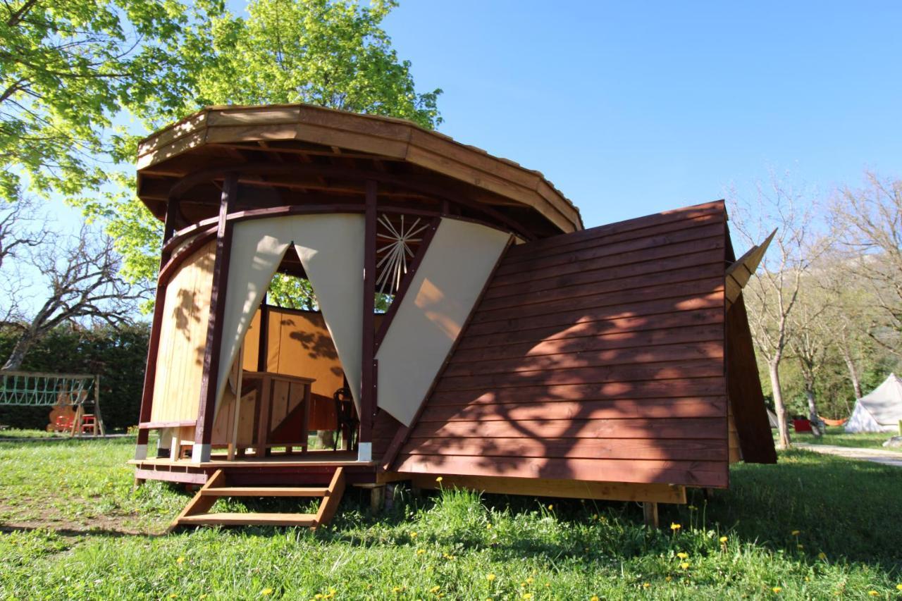Habitat Createur - Hebergements Insolites Au Camping Municipal "Les Ecureuils" Recoubeau-Jansac Buitenkant foto