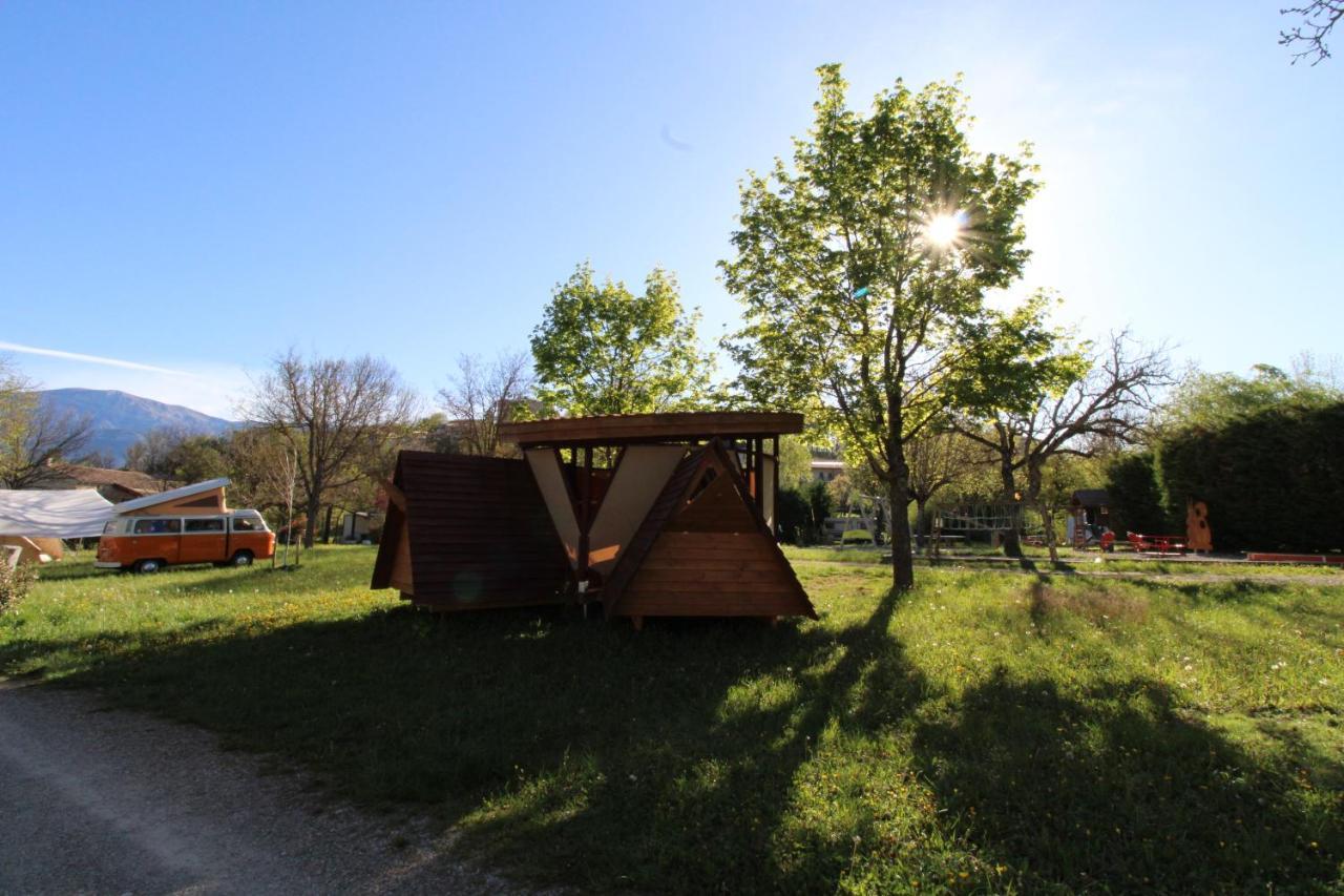 Habitat Createur - Hebergements Insolites Au Camping Municipal "Les Ecureuils" Recoubeau-Jansac Buitenkant foto