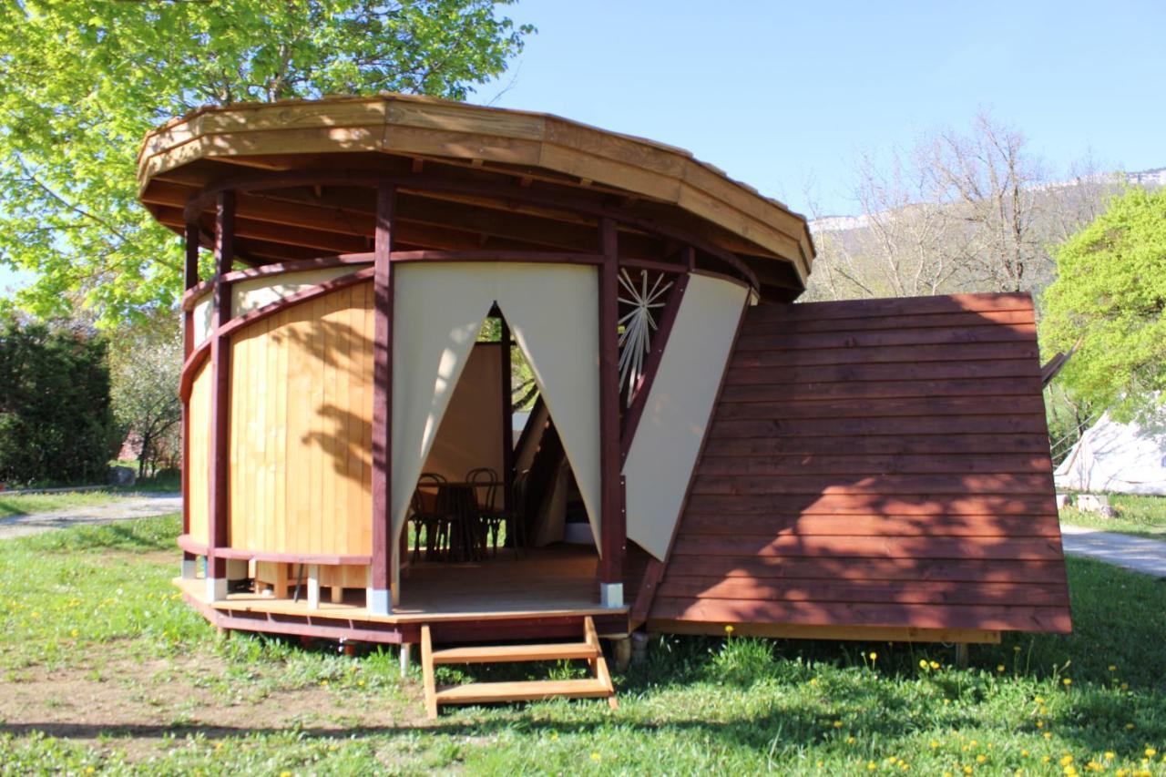 Habitat Createur - Hebergements Insolites Au Camping Municipal "Les Ecureuils" Recoubeau-Jansac Buitenkant foto