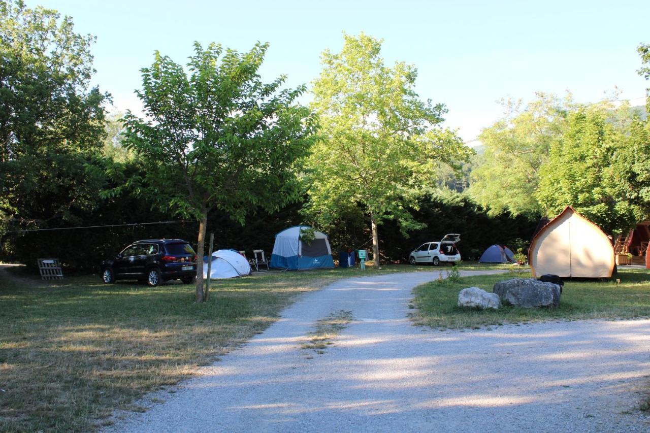 Habitat Createur - Hebergements Insolites Au Camping Municipal "Les Ecureuils" Recoubeau-Jansac Buitenkant foto